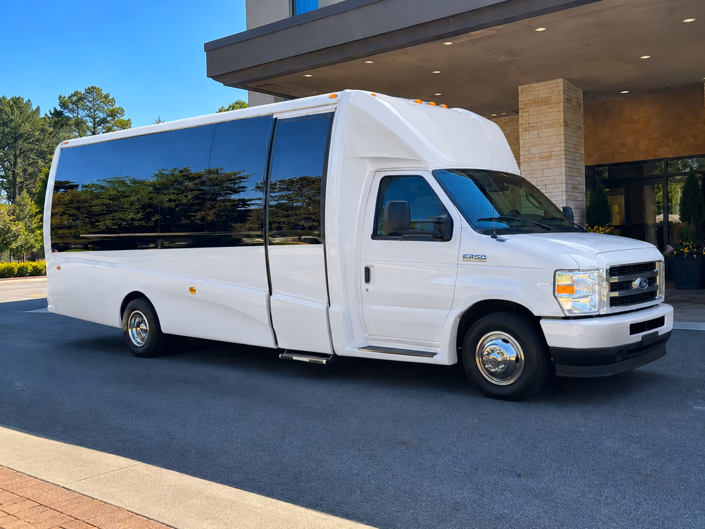 corporate airport transfer buses between tacoma and sea