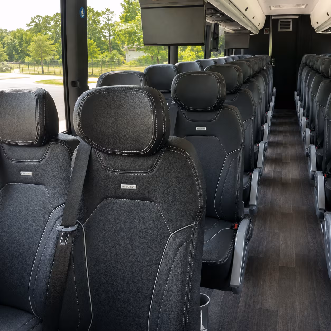 long distance bus service from tacoma to vancouver b c and the canadian border